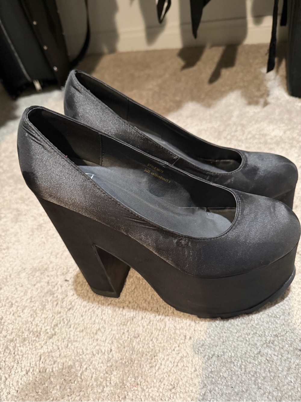 YRU Black Niite Platform Block Heel Pumps